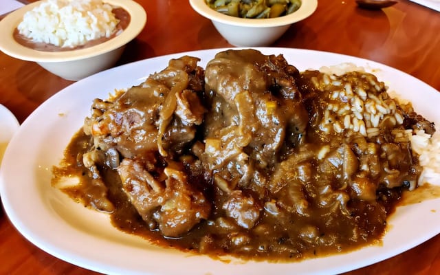 Oxtails &. Rice.